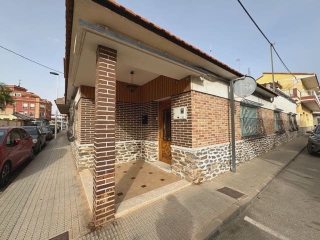 4 soverom Kjedet enebolig til salgs i San Pedro del Pinatar ciudad, San Pedro del Pinatar - € 180 000 (Ref: 10103547)