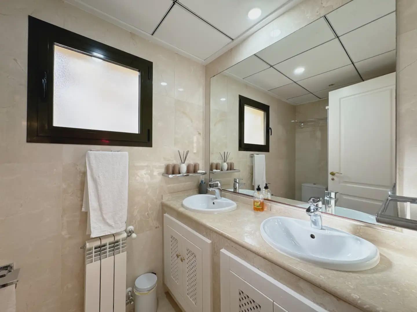 3 sypialnia Dom blizniak na sprzedaż w Roda z basenem garażem - 330 000 € (Ref: 10175489)