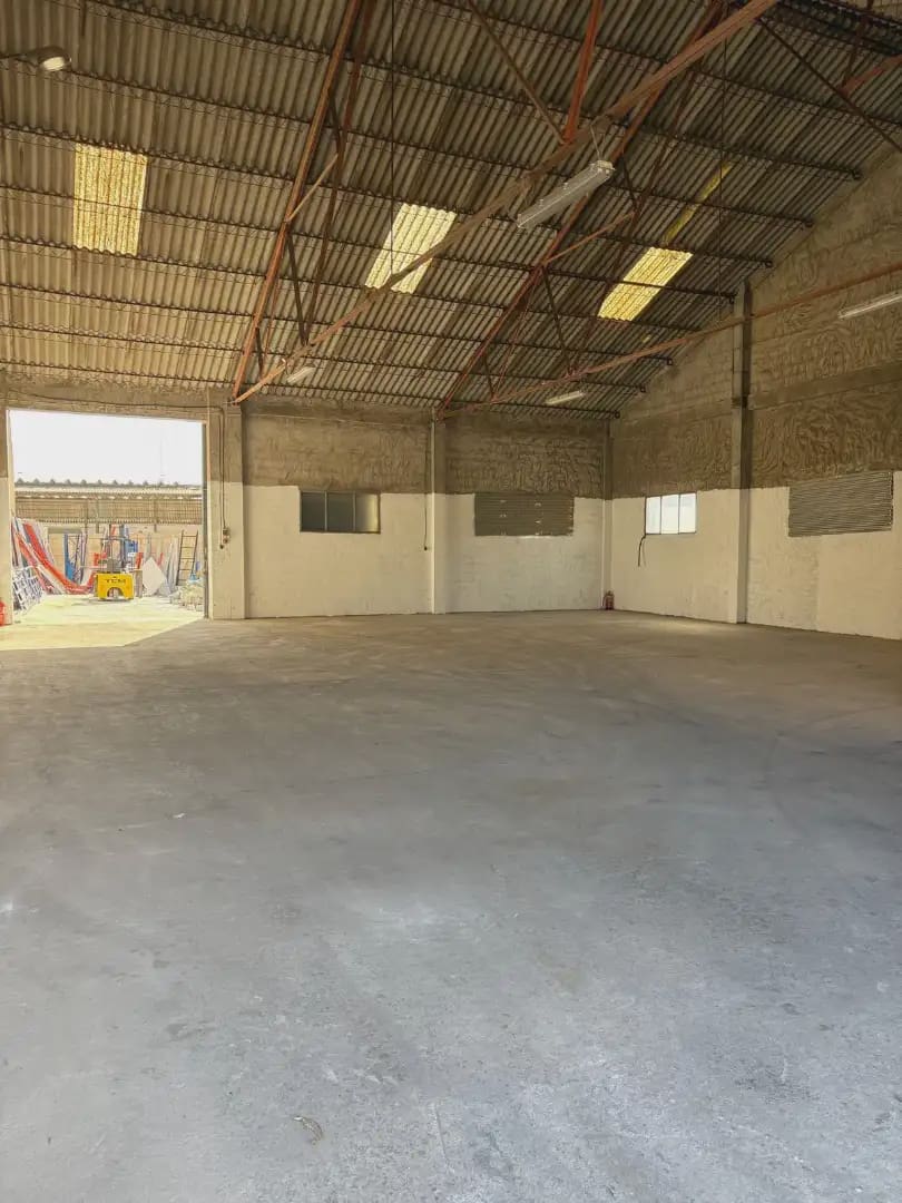 Comercial para arrendar em San Pedro del Pinatar - 1 200 € (Ref: 9977581)
