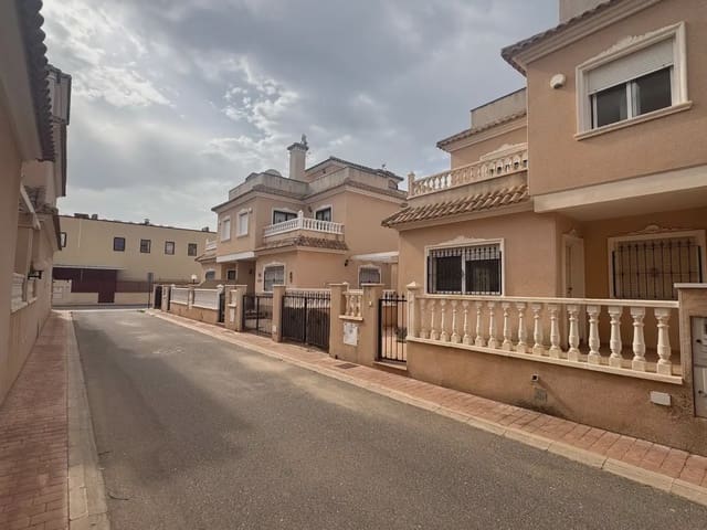 3 soverom Rekkehus til salgs i Roda, San Javier med svømmebasseng garasje - € 165 000 (Ref: 9977588)