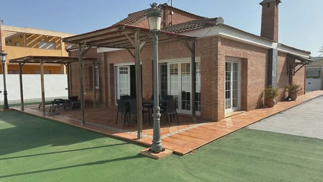 5 soveværelse Villa til salg i La Manga del Mar Menor med garage - € 560.000 (Ref: 9977595)