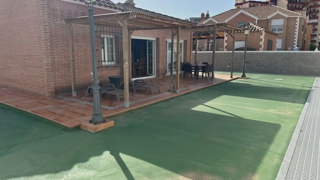 5 soveværelse Villa til salg i La Manga del Mar Menor med garage - € 560.000 (Ref: 9977595)