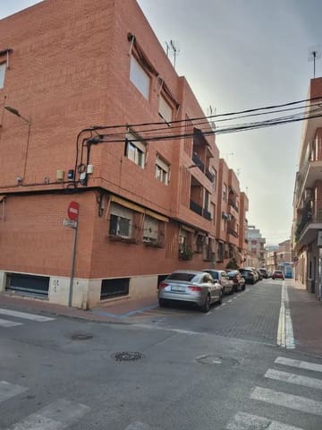 Piso de 3 habitaciones en Centro, Los Alcázares en venta con garaje - 132.000 € (Ref: 9977598)