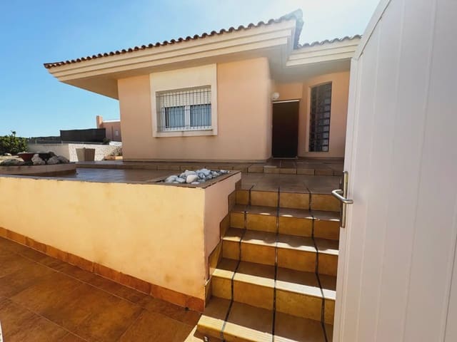 4 soveværelse Villa til salg i La Manga del Mar Menor med garage - € 620.000 (Ref: 9977600)