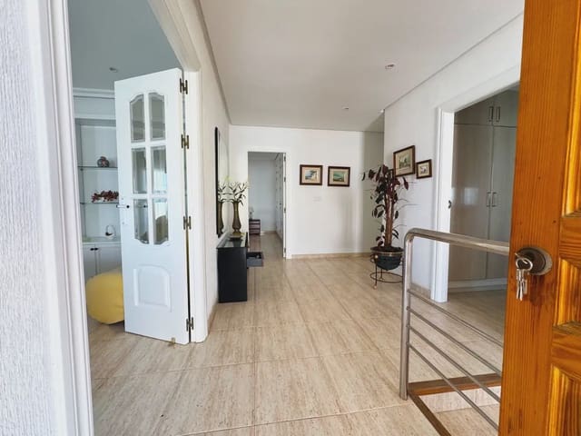 4 soveværelse Villa til salg i La Manga del Mar Menor med garage - € 620.000 (Ref: 9977600)