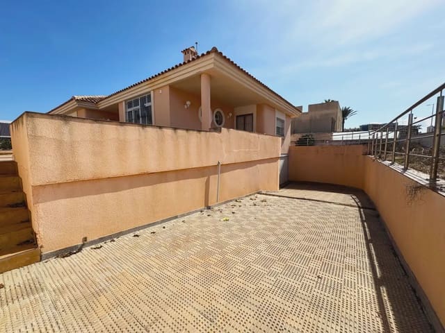 4 soveværelse Villa til salg i La Manga del Mar Menor med garage - € 620.000 (Ref: 9977600)