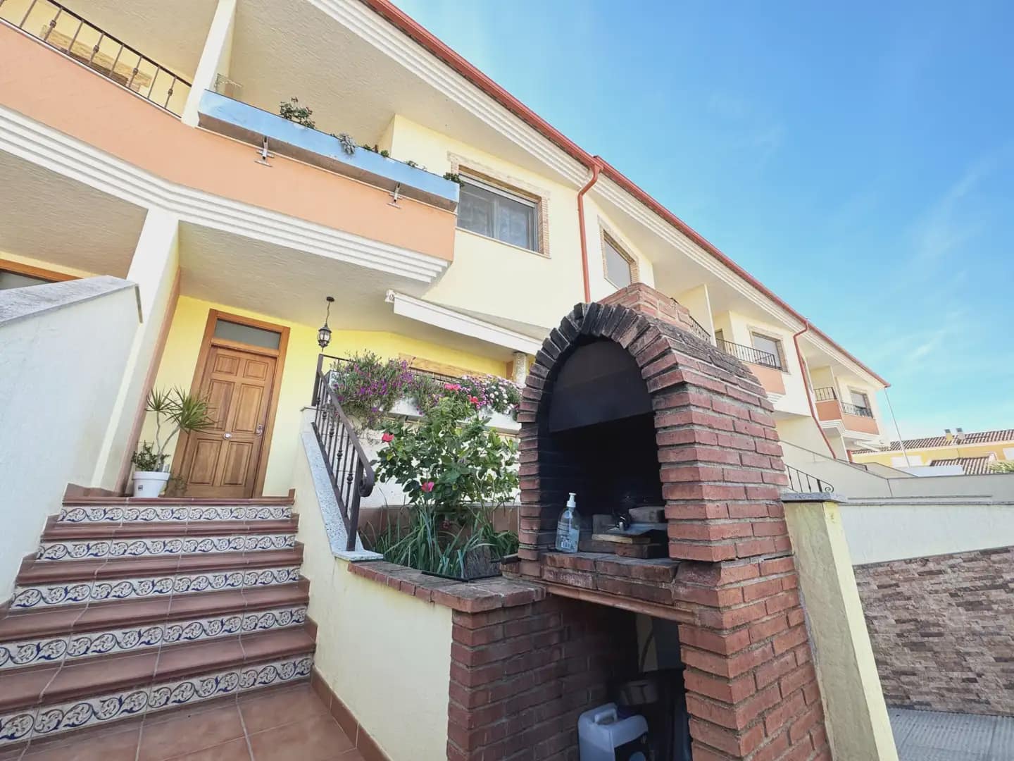 4 bedroom Townhouse for sale in El Mirador with garage - € 270,000 (Ref: 9977604)