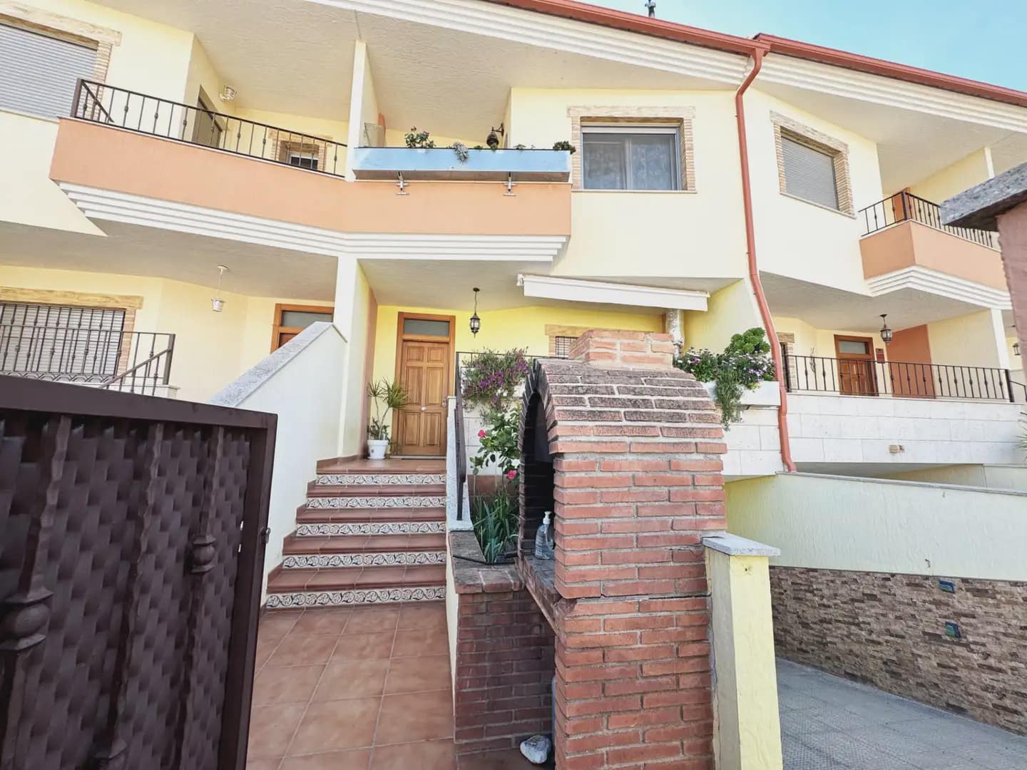 4 bedroom Townhouse for sale in El Mirador with garage - € 270,000 (Ref: 9977604)