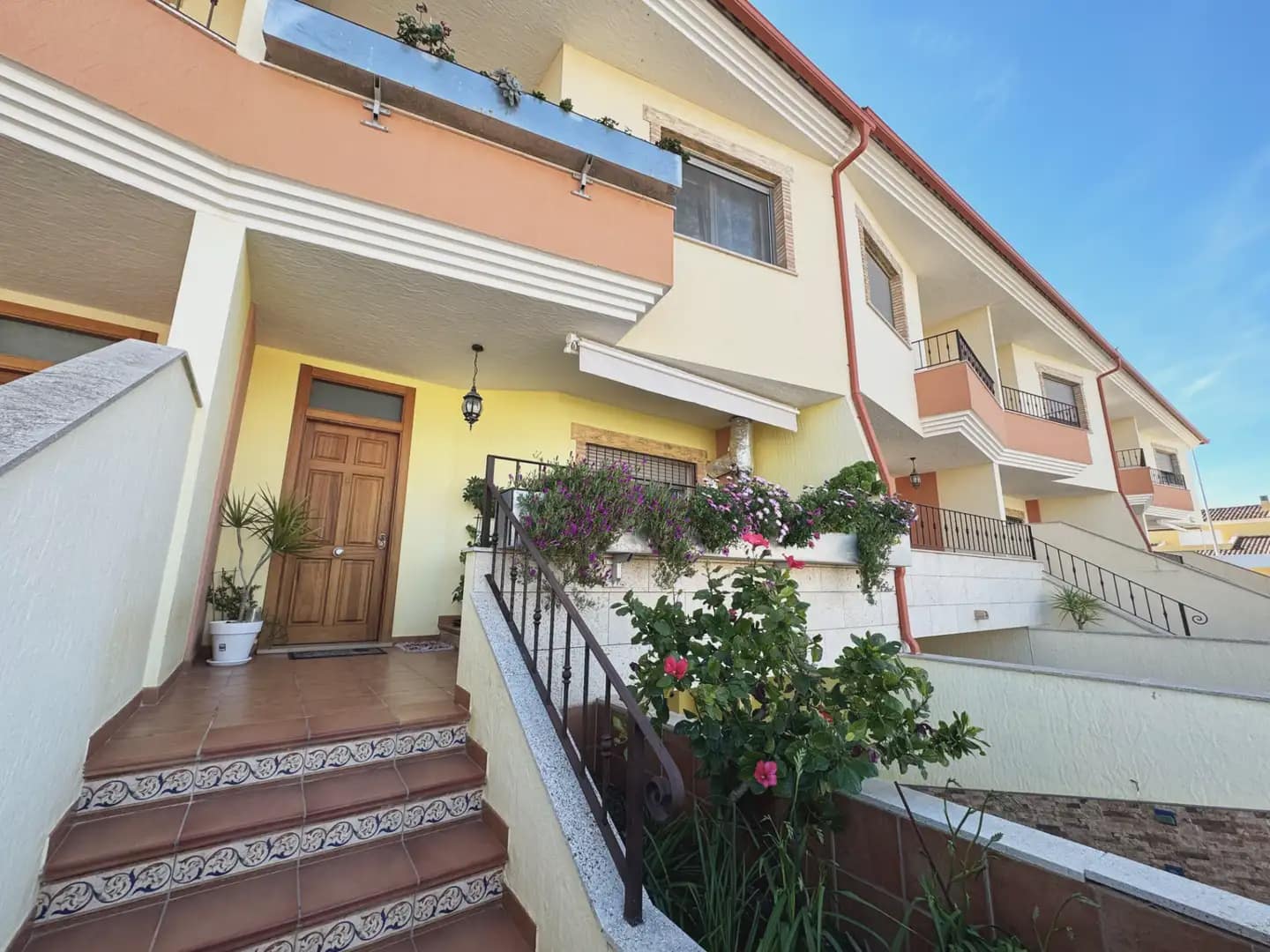 4 bedroom Townhouse for sale in El Mirador with garage - € 270,000 (Ref: 9977604)