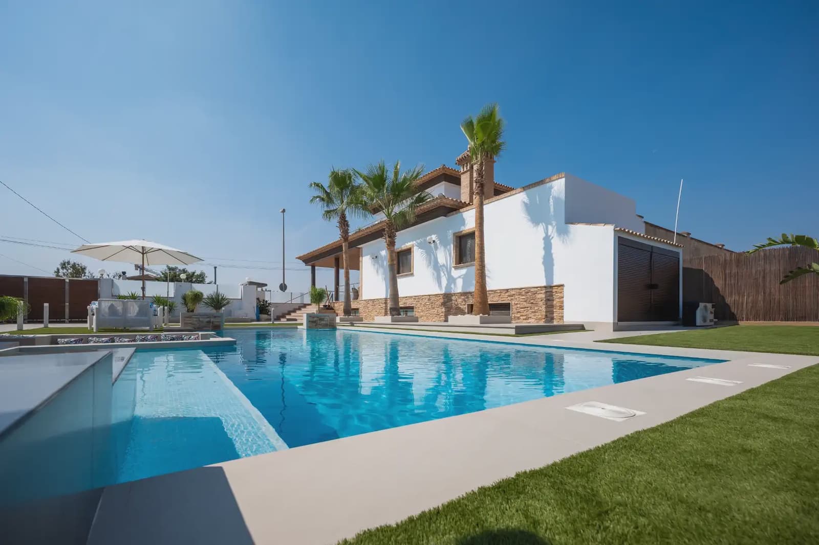 4 soveværelse Villa til salg i Avileses med swimmingpool garage - € 1.350.000 (Ref: 9977614)