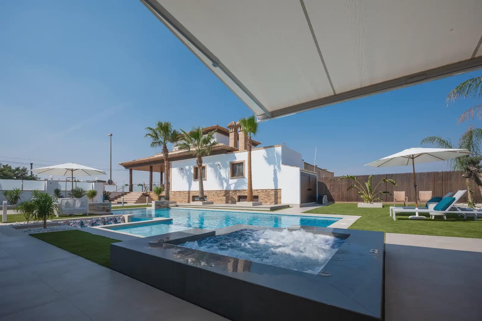 4 soveværelse Villa til salg i Avileses med swimmingpool garage - € 1.350.000 (Ref: 9977614)