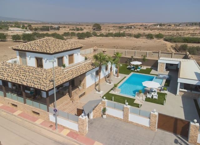 4 soveværelse Villa til salg i Avileses, Murcia by med swimmingpool garage - € 1.350.000 (Ref: 9977614)