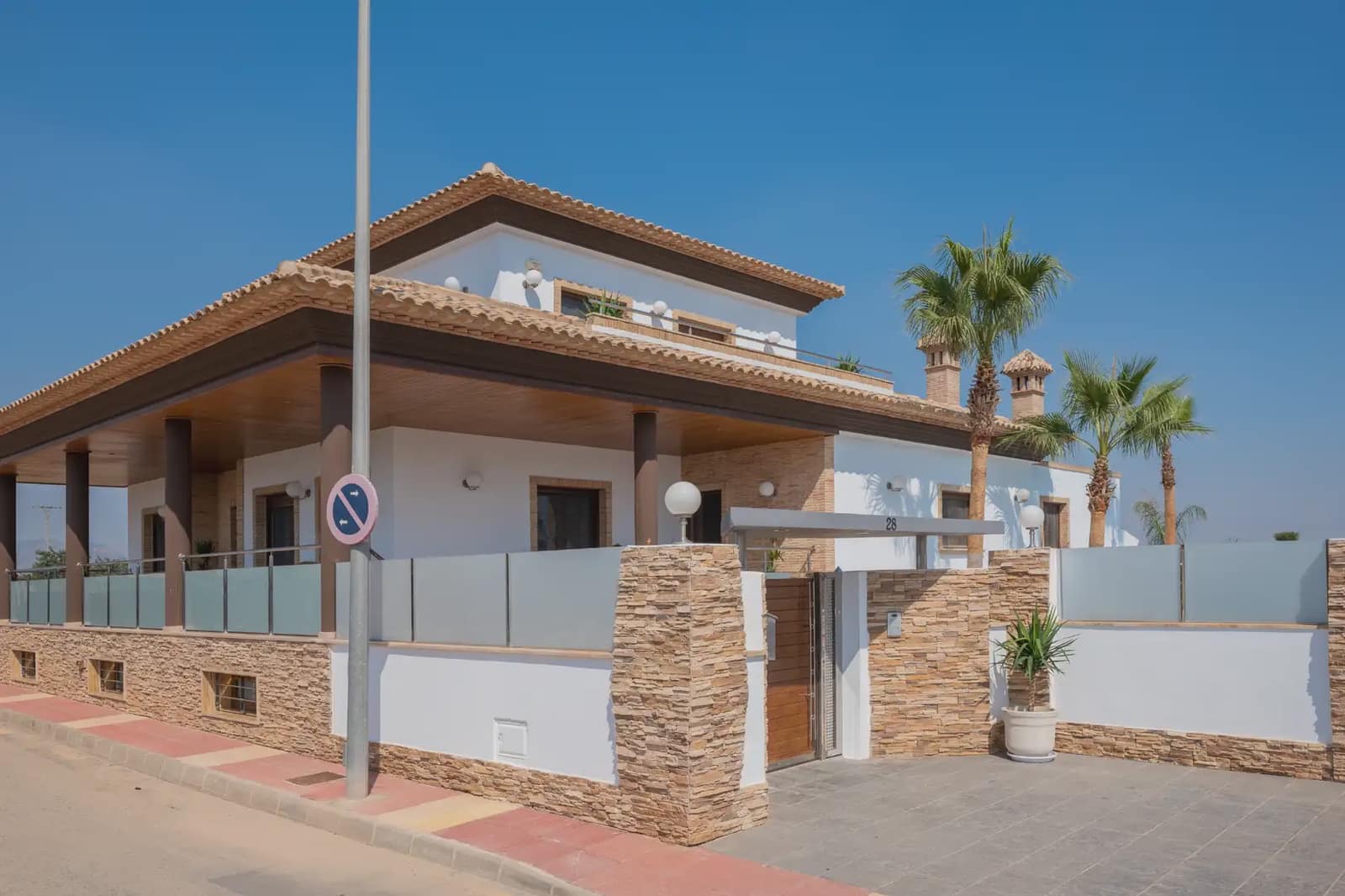 4 soveværelse Villa til salg i Avileses med swimmingpool garage - € 1.350.000 (Ref: 9977614)