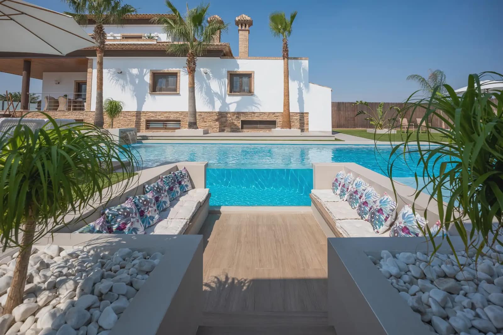 4 soveværelse Villa til salg i Avileses med swimmingpool garage - € 1.350.000 (Ref: 9977614)