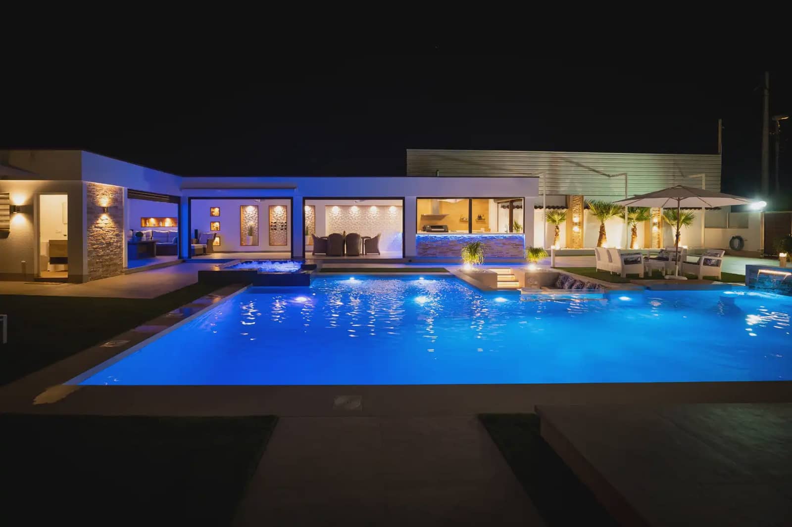 4 soveværelse Villa til salg i Avileses med swimmingpool garage - € 1.350.000 (Ref: 9977614)