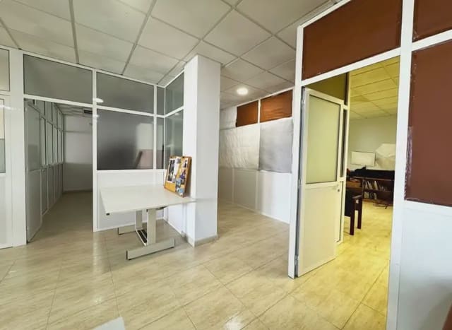 Erhverv til salg i San Pedro del Pinatar ciudad, San Pedro del Pinatar - € 144.000 (Ref: 9977621)