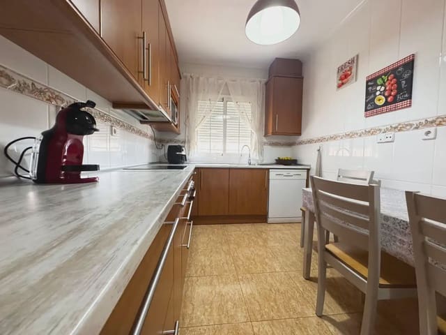 4 soveværelse Byhus til salg i San Pedro del Pinatar ciudad, San Pedro del Pinatar med garage - € 289.000 (Ref: 9977627)