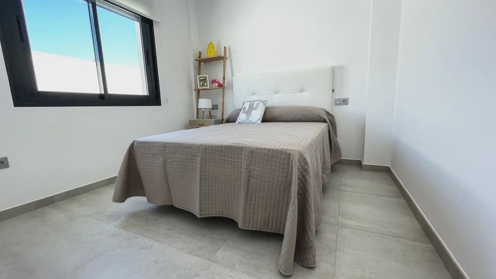 Chalet de 3 habitaciones en Pilar de la Horadada en venta con piscina garaje - 422.500 € (Ref: 9977638)