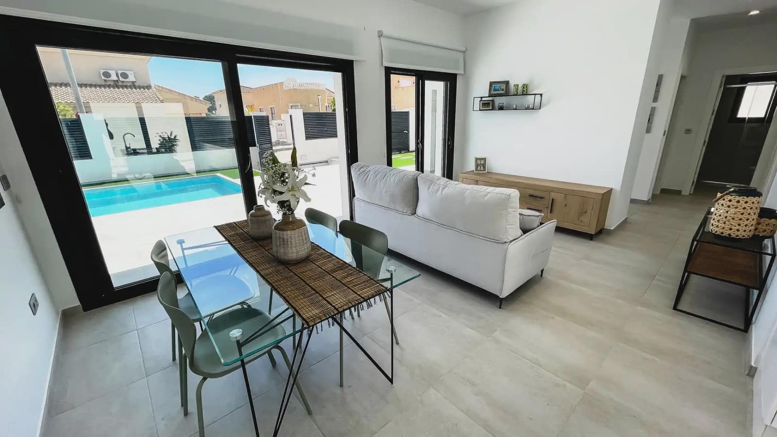 Chalet de 3 habitaciones en Pilar de la Horadada en venta con piscina garaje - 422.500 € (Ref: 9977638)