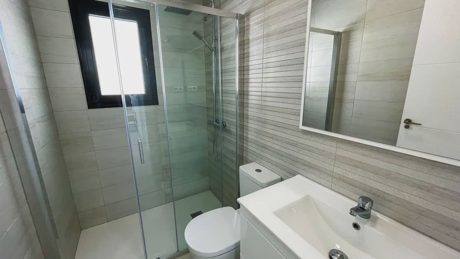 Chalet de 3 habitaciones en Pilar de la Horadada en venta con piscina garaje - 422.500 € (Ref: 9977638)