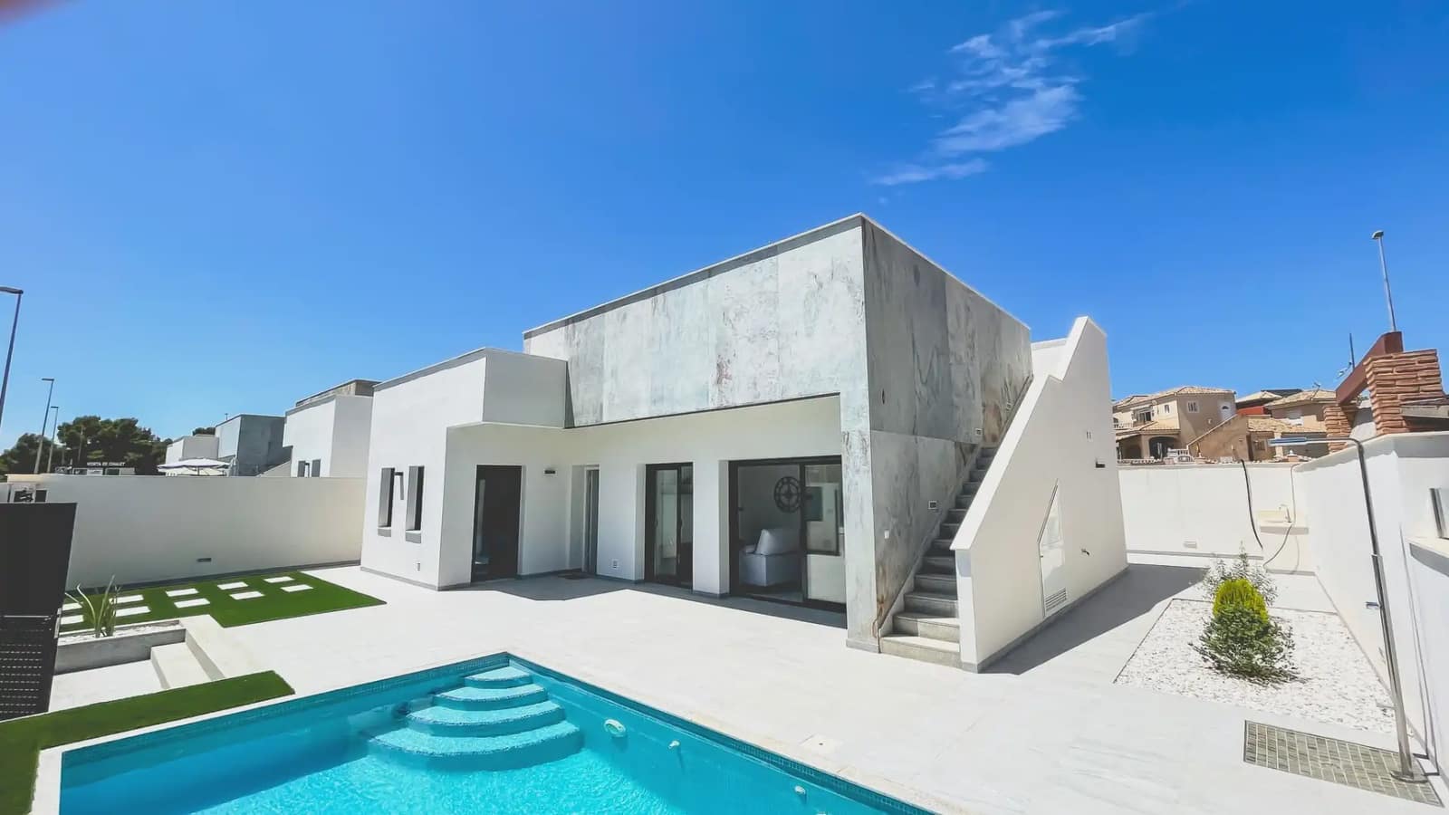 Chalet de 3 habitaciones en Pilar de la Horadada en venta con piscina garaje - 422.500 € (Ref: 9977638)