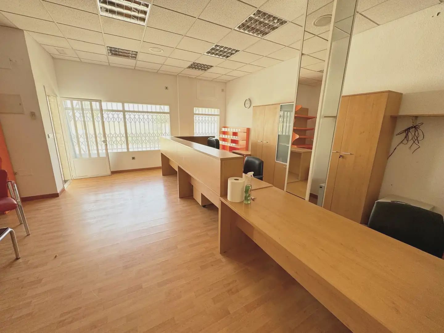 Comercial para arrendar em San Pedro del Pinatar com garagem - 990 € (Ref: 9977643)