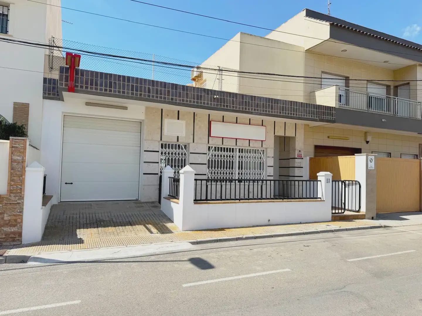Comercial para arrendar em San Pedro del Pinatar com garagem - 990 € (Ref: 9977643)