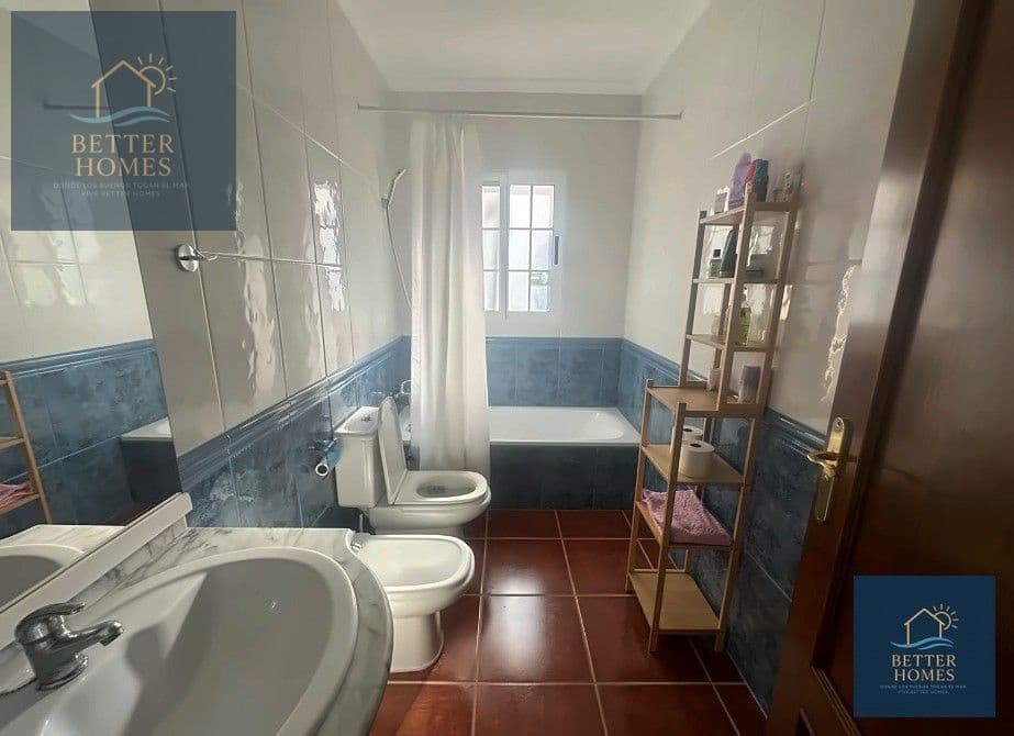 5 bedroom Flat for sale in Alamillo with pool - € 549,900 (Ref: 10009557)