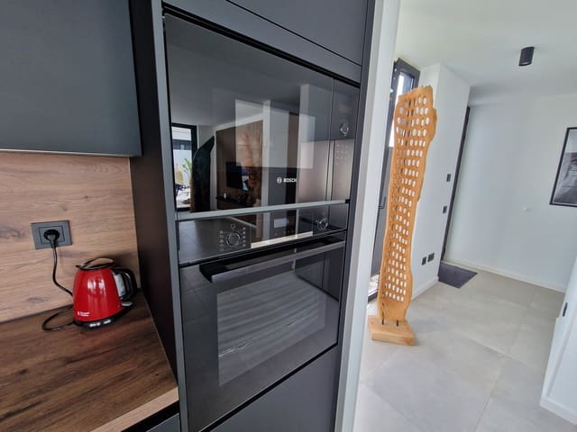 3 sypialnia Willa na sprzedaż w La Oliva z basenem garażem - 649 000 € (Ref: 9974254)