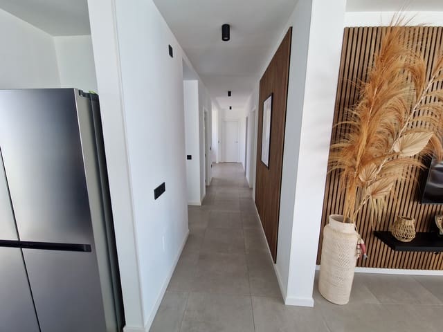 3 sypialnia Willa na sprzedaż w La Oliva z basenem garażem - 649 000 € (Ref: 9974254)