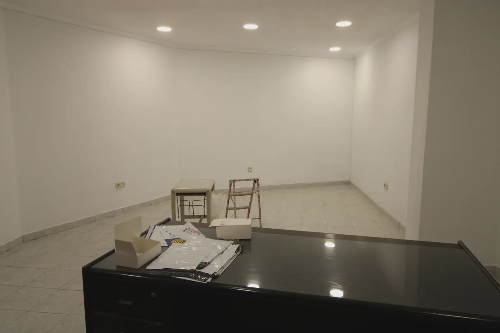 Commercial for sale in Madrid city - € 260,000 (Ref: 10007647)