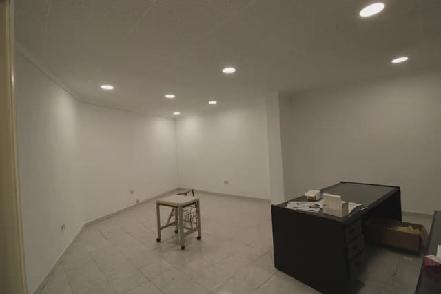 Kommersiell til salgs i Cortes, Madrid by - € 260 000 (Ref: 10007647)