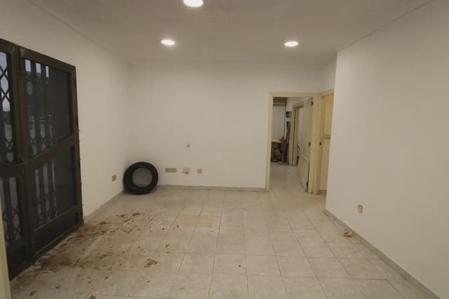 Kommersiell til salgs i Cortes, Madrid by - € 260 000 (Ref: 10007647)