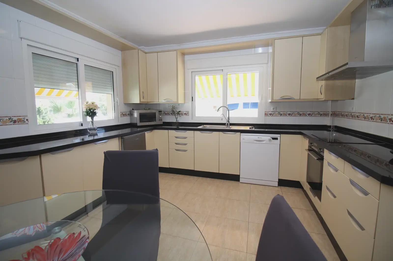 6 bedroom Villa for sale in La Manga del Mar Menor with pool garage - € 599,000 (Ref: 10009424)