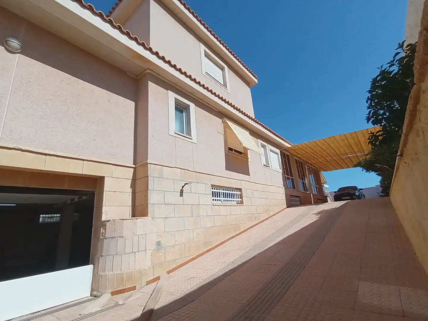 6 bedroom Villa for sale in La Manga del Mar Menor with pool garage - € 599,000 (Ref: 10009424)