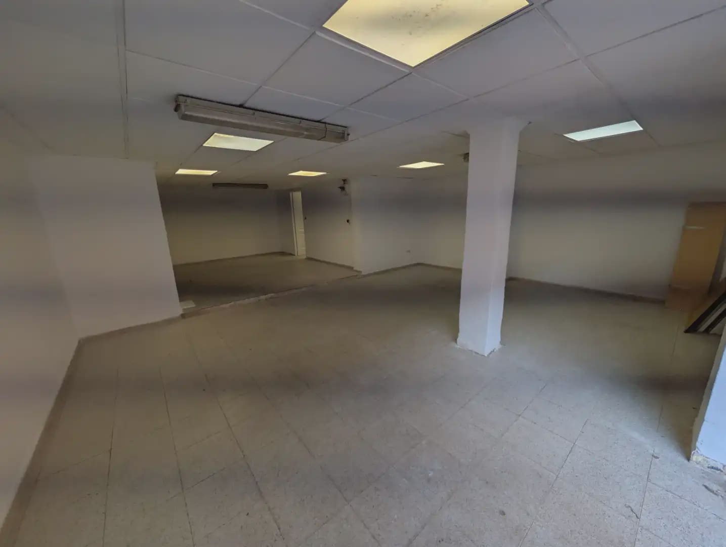 Local Commercial à louer à Carthagene - 300 € (Ref: 10009425)