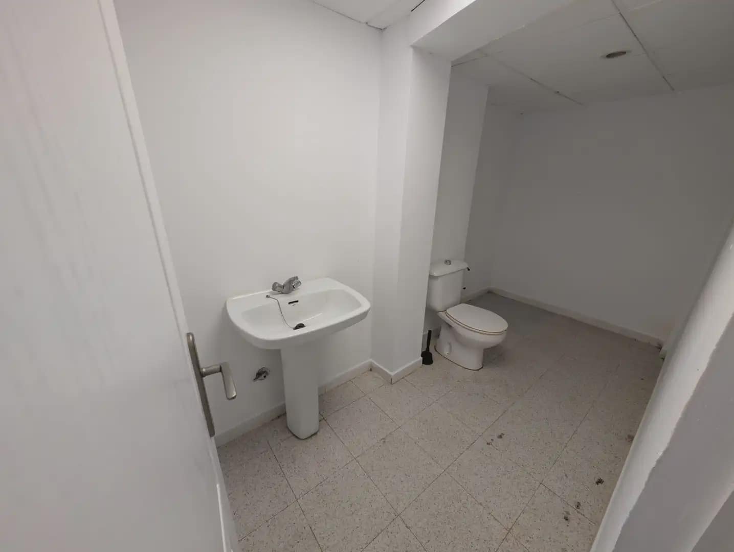 Local Commercial à louer à Carthagene - 300 € (Ref: 10009425)