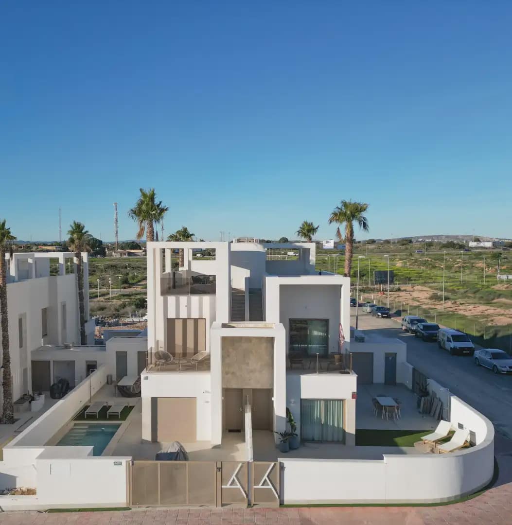 3 slaapkamer Halfvrijstaande villa te koop in Los Alcazares met zwembad garage - € 439.000 (Ref: 10009430)