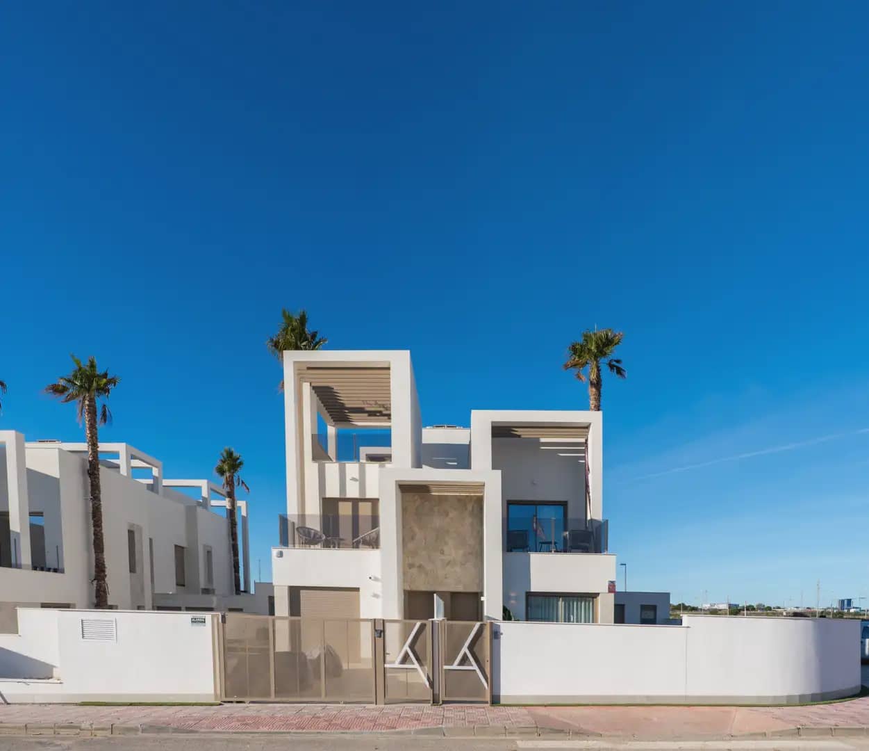 3 slaapkamer Halfvrijstaande villa te koop in Los Alcazares met zwembad garage - € 439.000 (Ref: 10009430)