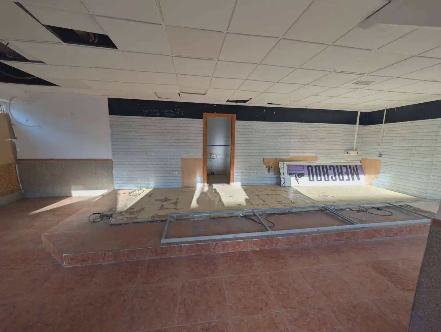Commercial for rent in Cartagena - € 450 (Ref: 10009436)