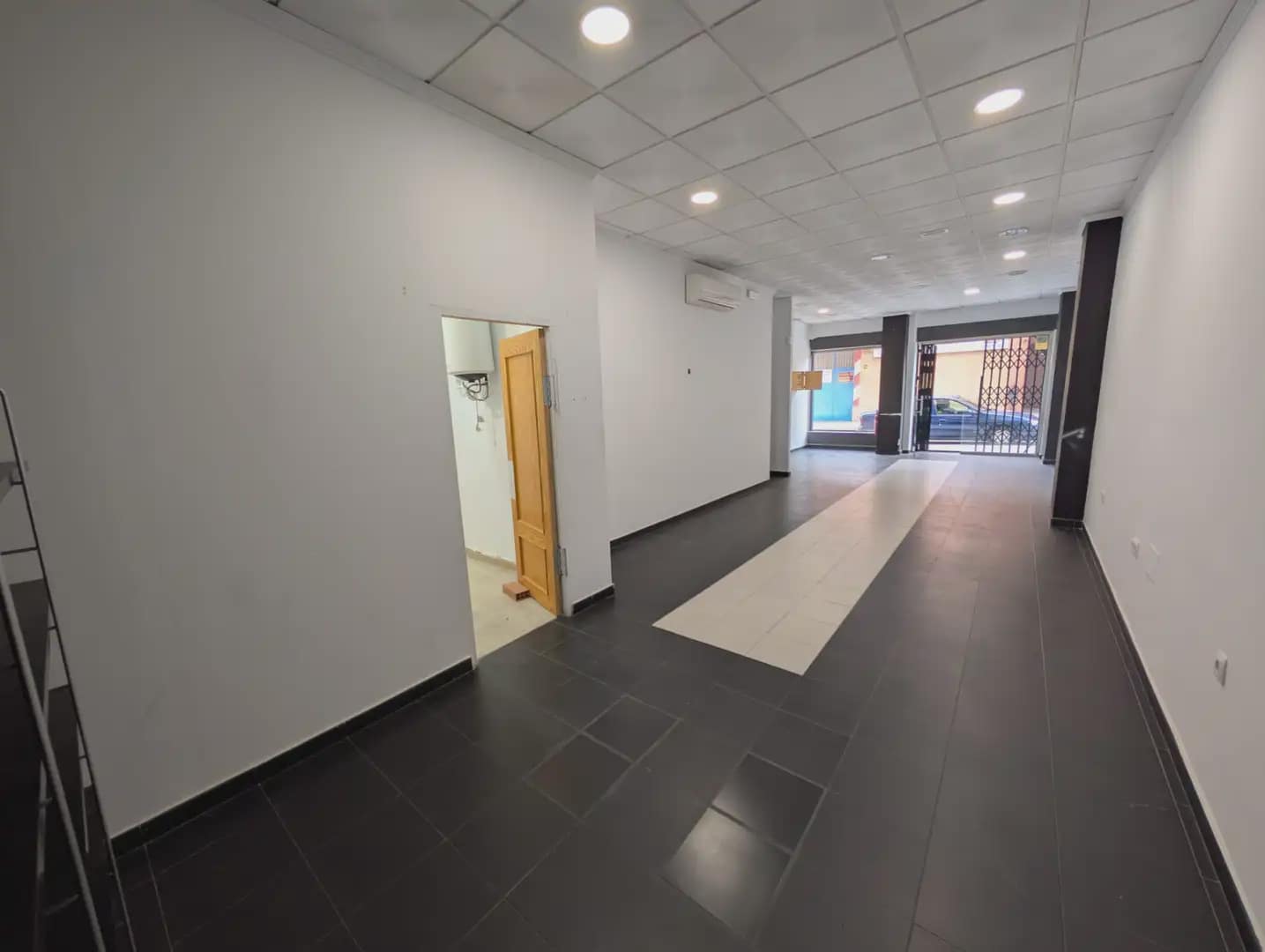 Local Commercial à louer à Carthagene - 600 € (Ref: 10009442)