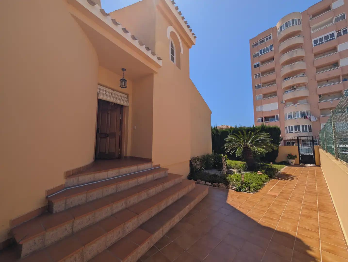 3 soveværelse Villa til salg i Playa Honda med swimmingpool - € 490.000 (Ref: 10009465)