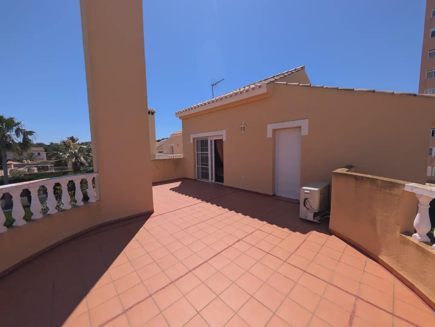 3 soveværelse Villa til salg i Playa Honda med swimmingpool - € 490.000 (Ref: 10009465)