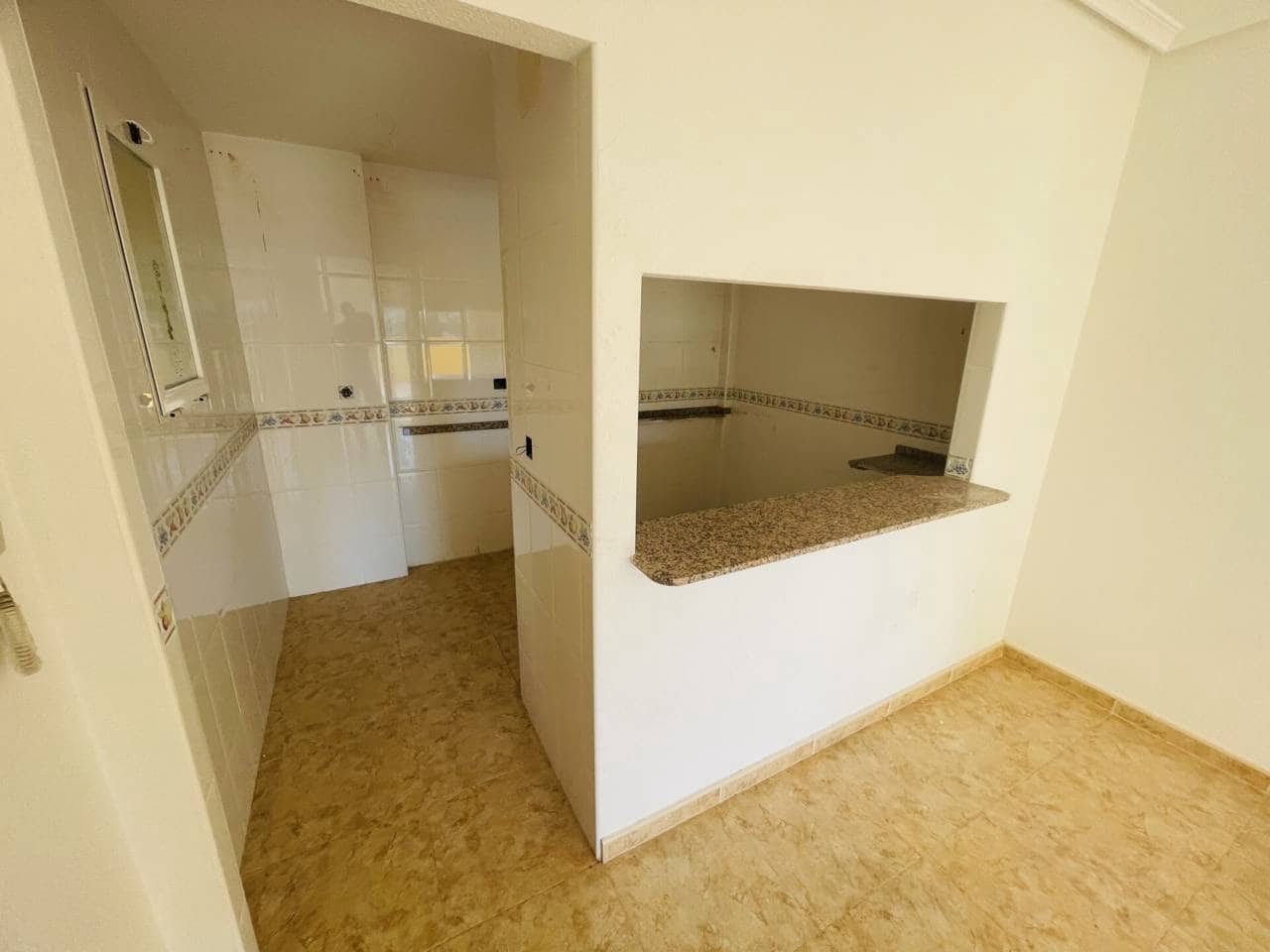 2 soverom Leilighet til salgs i Torrevieja med svømmebasseng garasje - € 136 900 (Ref: 10032269)