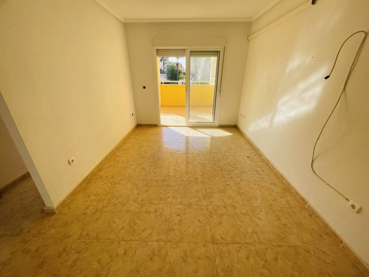 2 soverom Leilighet til salgs i Torrevieja med svømmebasseng garasje - € 136 900 (Ref: 10032269)