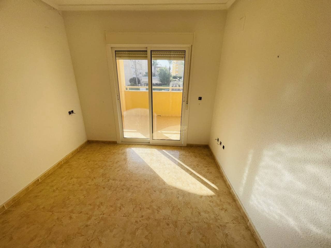 2 soverom Leilighet til salgs i Torrevieja med svømmebasseng garasje - € 136 900 (Ref: 10032269)