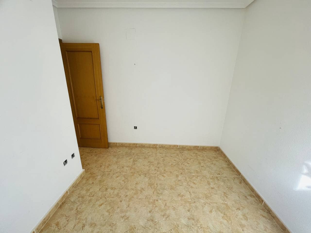 2 soverom Leilighet til salgs i Torrevieja med svømmebasseng garasje - € 136 900 (Ref: 10032269)