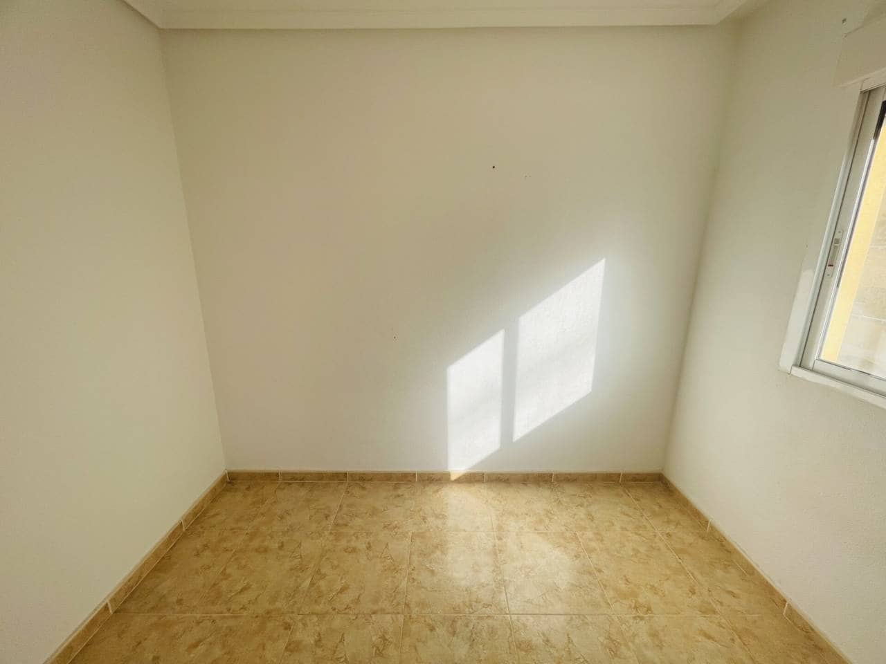 2 soverom Leilighet til salgs i Torrevieja med svømmebasseng garasje - € 136 900 (Ref: 10032269)