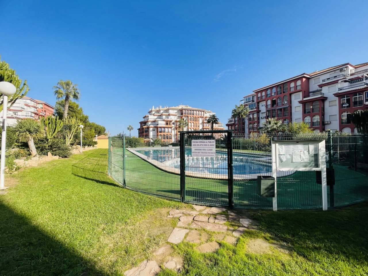 2 soverom Leilighet til salgs i Torrevieja med svømmebasseng garasje - € 136 900 (Ref: 10032269)