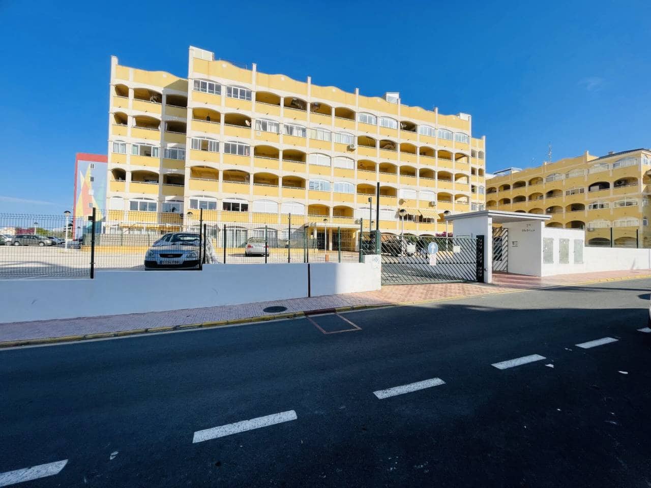 2 soverom Leilighet til salgs i Torrevieja med svømmebasseng garasje - € 136 900 (Ref: 10032269)
